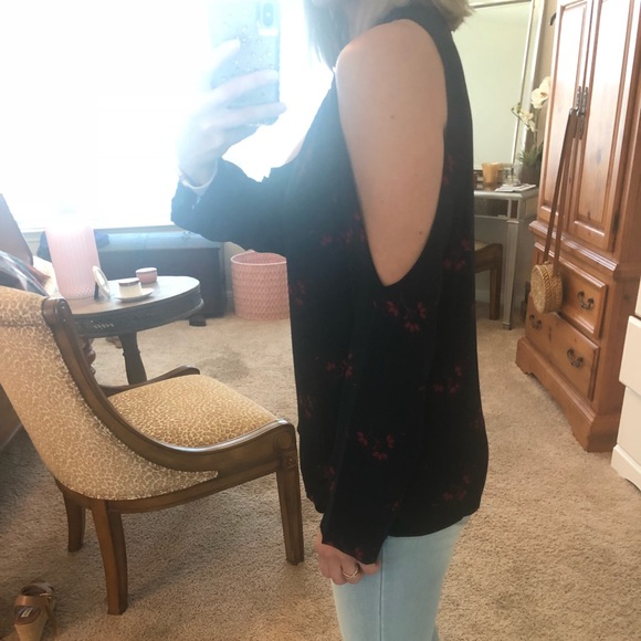 Cold shoulder long sleeve blouse - Picture 3 of 4